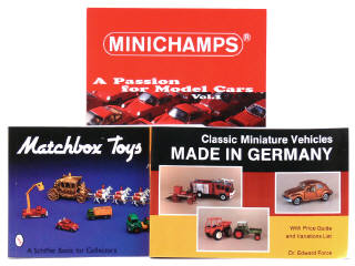 Lot 750 - EDITIONS SCHIFFER & DIVERS (3)