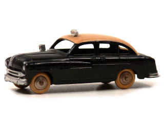 Lot 1198 - DINKY TOYS (FRANCE) (1)