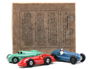 Lot 1305 - DINKY TOYS (4)