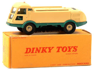 Lot 606 - DINKY TOYS (FRANCE) (1)