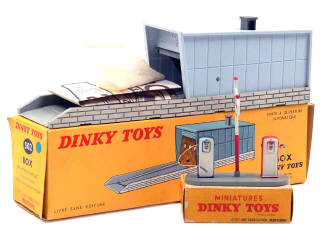 Lot 671 - DINKY TOYS (FRANCE) (2)