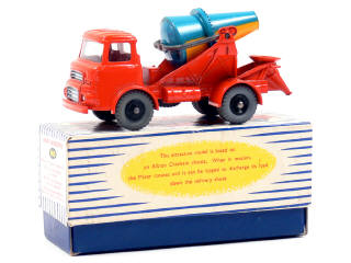 Lot 673 - DINKY TOYS (GB) (1)