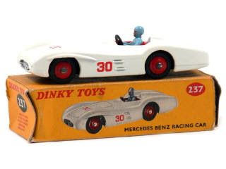 Lot 586 - DINKY TOYS (GB) (1)