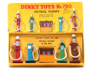 Lot 657 - DINKY TOYS (GB) (1)