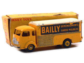 Lot 533 - DINKY TOYS (FRANCE) (1)