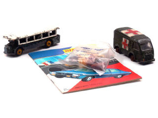 Lot 555 - DINKY TOYS (FRANCE) (4)
