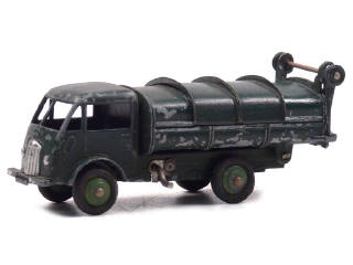 Lot 529 - DINKY TOYS (FRANCE) (1)