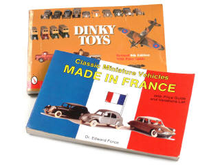 Lot 235 - EDITIONS SCHIFFER (GB) (2)