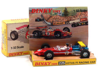 Lot 560 - DINKY TOYS (GB) (1)