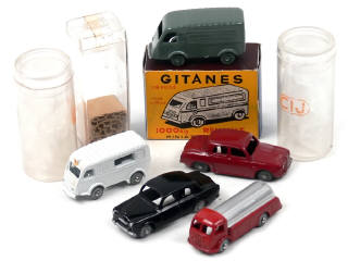 Lot 691 - C.I.J. & GITANES (5)
