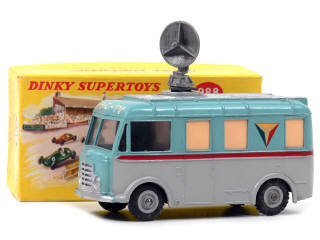 Lot 490 - DINKY TOYS (GB) (1)