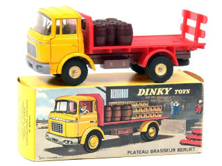 Lot 367 - DINKY TOYS (FRANCE) (1)