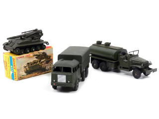 Lot 435 - DINKY TOYS (FRANCE) (3)