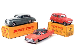 Lot 424 - DINKY TOYS (FRANCE) (3)