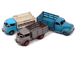 Lot 431 - DINKY TOYS (FRANCE) (3)