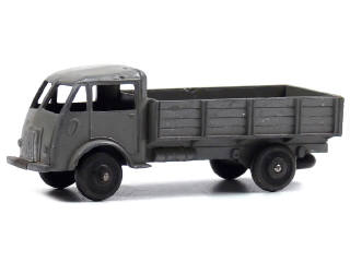 Lot 324 - DINKY TOYS (FRANCE) (1)
