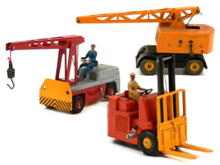 Lot 433 - DINKY TOYS (3)