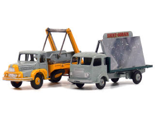 Lot 402 - DINKY TOYS (FRANCE) (2)