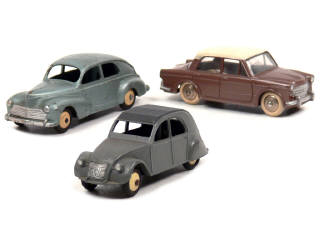 Lot 420 - DINKY TOYS (FRANCE) (3)