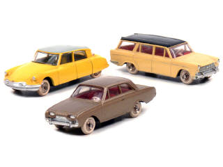 Lot 416 - DINKY TOYS (FRANCE) (3)