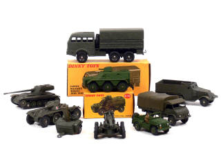 Lot 442 - DINKY TOYS (9)