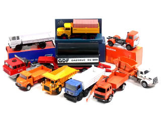 Lot 996 - DIVERS (9)