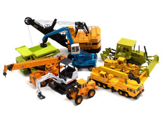 Lot 925 - DIVERS (9)