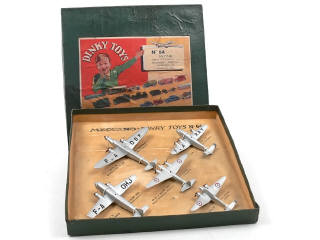 Lot 1036 - DINKY TOYS (FRANCE) (6)