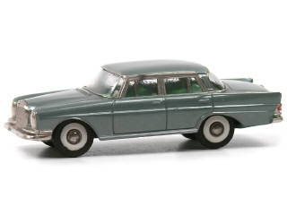 Lot 943 - CHERRYCA PHENIX (JAPON) (1)