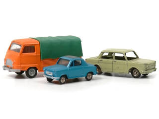 Lot 1098 - DINKY TOYS (FRANCE) (3)