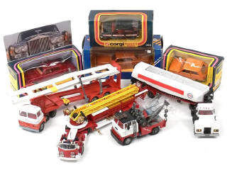 Lot 702 - CORGI TOYS (GB) (8)
