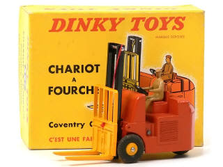 Lot 1064 - DINKY TOYS (FRANCE) (1)