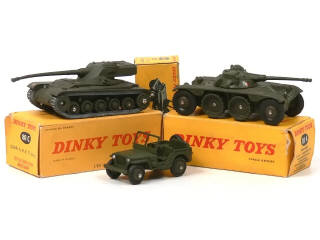 Lot 1100 - DINKY TOYS (FRANCE) (3)