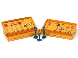 Lot 1113 - DINKY TOYS (FRANCE) (5)