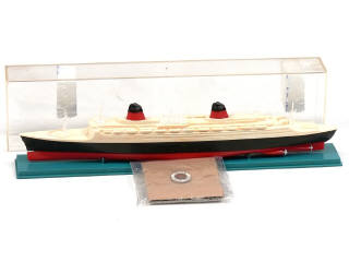 Lot 1086 - DINKY TOYS (FRANCE) (2)