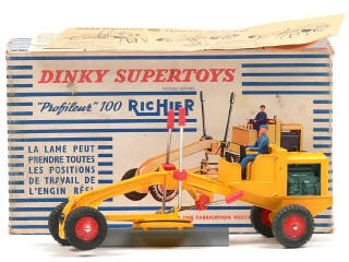 Lot 1066 - DINKY TOYS (FRANCE) (1)
