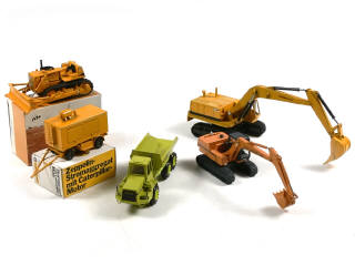 Lot 339 - DIVERS (5)