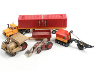 Lot 422 - CORGI TOYS (GB) (5)