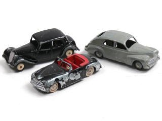 Lot 531 - DINKY TOYS (FRANCE) (3)