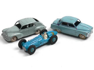 Lot 532 - DINKY TOYS (FRANCE) (3)