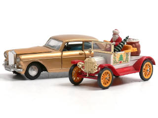 Lot 577 - DINKY TOYS (GB) (2)