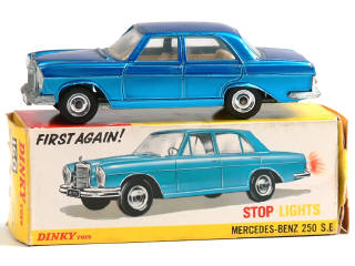 Lot 554 - DINKY TOYS (GB) (1)