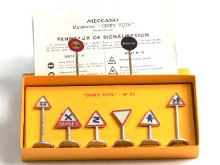 Lot 496 - DINKY TOYS (FRANCE) (1)