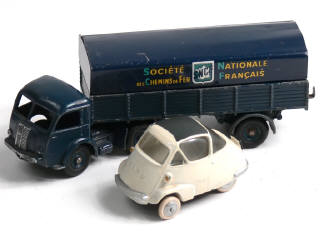 Lot 524 - DINKY TOYS (FRANCE) (2)
