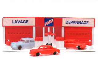 Lot 378 - DIVERS (4)