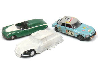 Lot 374 - DIVERS (3)
