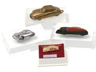 Lot 448 - DIVERS (4)