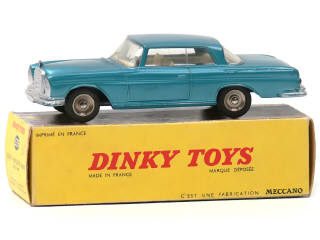 Lot 1352 - DINKY TOYS (FRANCE) (1)