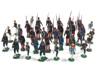 Lot 884 - FIGURINES en plomb (35)