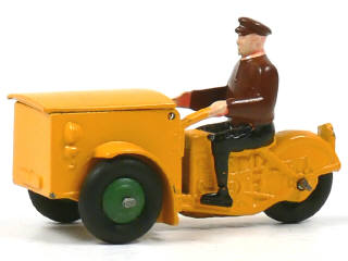 Lot 1417 - DINKY TOYS (FRANCE) (1)